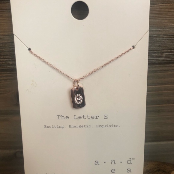 ❤️ A New Day Sterling Silver Letter E Necklace ❤️ - Picture 2 of 3